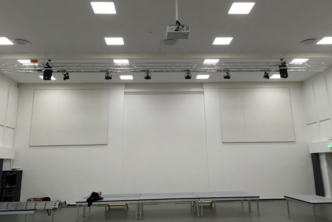 Lysbro LED lamper multisal scene Roskilde Tekniske Skole
