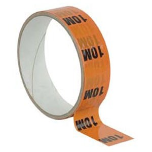 Rød PVC tape på 25mm/33m - markeret med "10M"