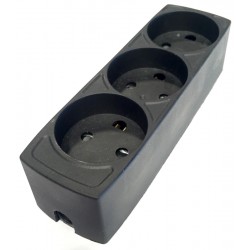 Dansk 230V trestikdåse med jord - stødsikker