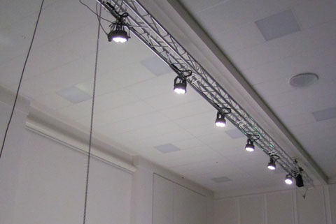 Lysbro farveskiftende LED loesning Roskilde Tekniske Skole