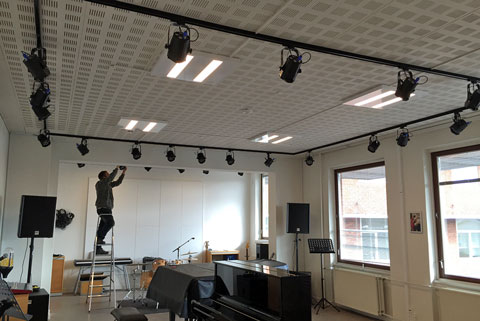 Installation af LED lys scene skinne DMX Ballerup Musikskole