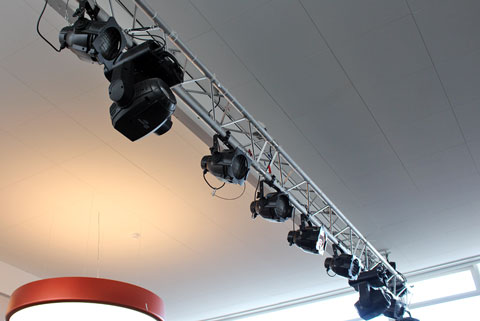 Scenelys lysbom handelsskole spot lampe scene traadloes mikrofon