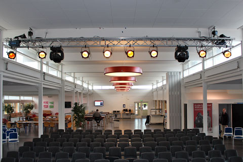 Scenelys lysbom gymnasium spot lampe scene traadloes mikrofon truss