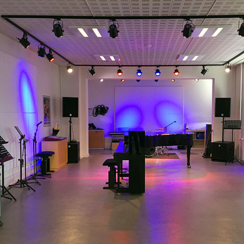 lys lys højttaler scene teater skole musiklokale LED belysning