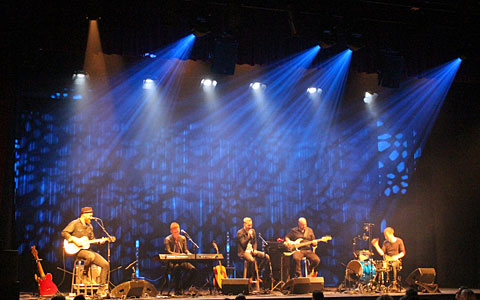live musik scene lys band movinghead teater