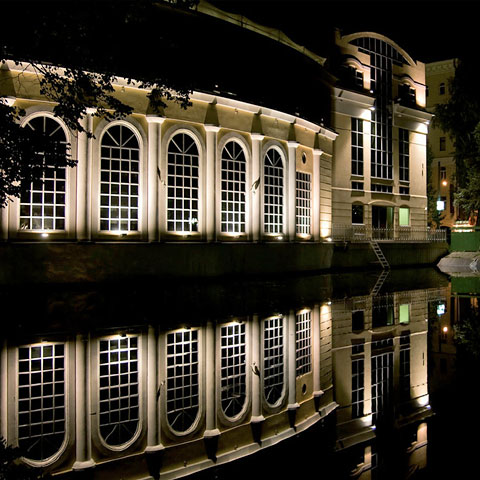 cafe restaurant bar hotel facade lys belysning LED udendoers