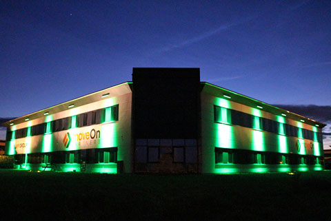 arkitektonisk facade belysning lys bygning udendoers groen